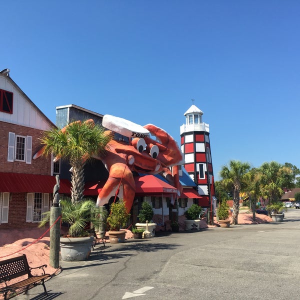 Foto scattata a Giant Crab Seafood Restaurant da John R. il 7/27/2016