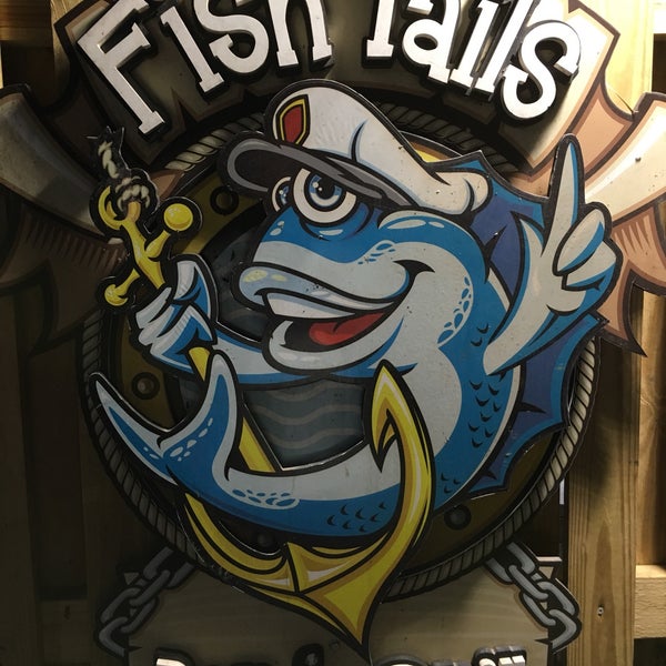 Снимок сделан в Fish Tails Bar &amp; Grill пользователем Jason K. 8/17/2017