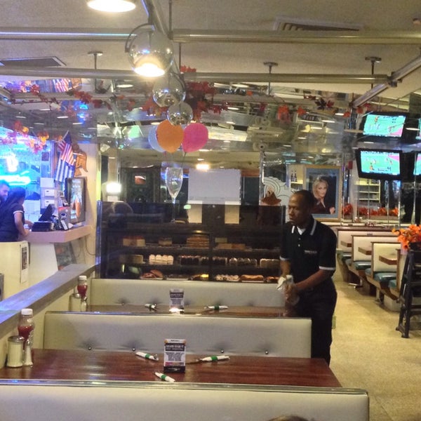 Foto tirada no(a) Silver Star Diner por Jason K. em 11/15/2014