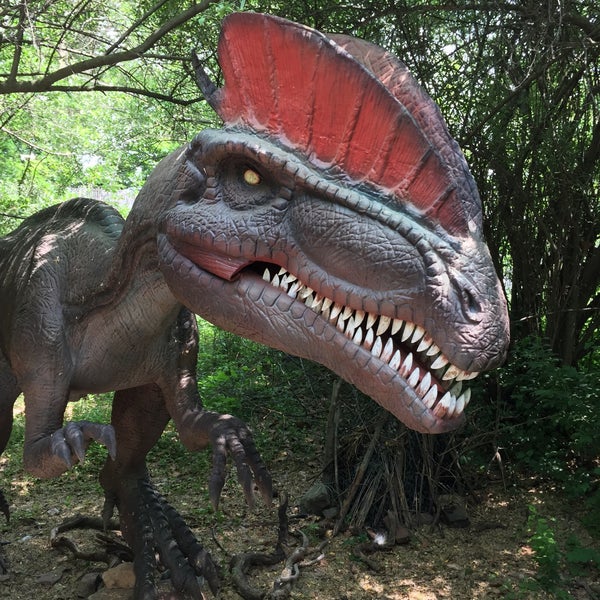 Foto tomada en Field Station: Dinosaurs  por Jason K. el 5/31/2015
