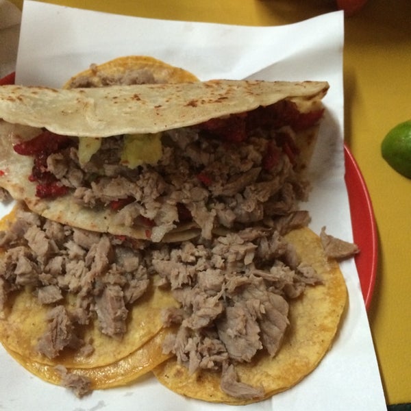 Photo taken at Tacos Focos Amarillos by Mauricio Q. on 11/5/2014