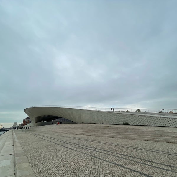 Foto diambil di MAAT - Museu de Arte, Arquitetura e Tecnologia oleh Pablo C. pada 12/3/2022