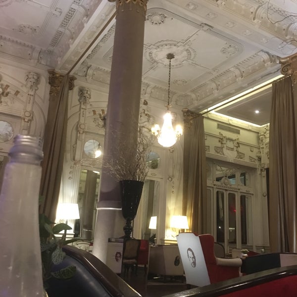 Das Foto wurde bei Hotel Savoy von Pablo C. am 5/15/2018 aufgenommen