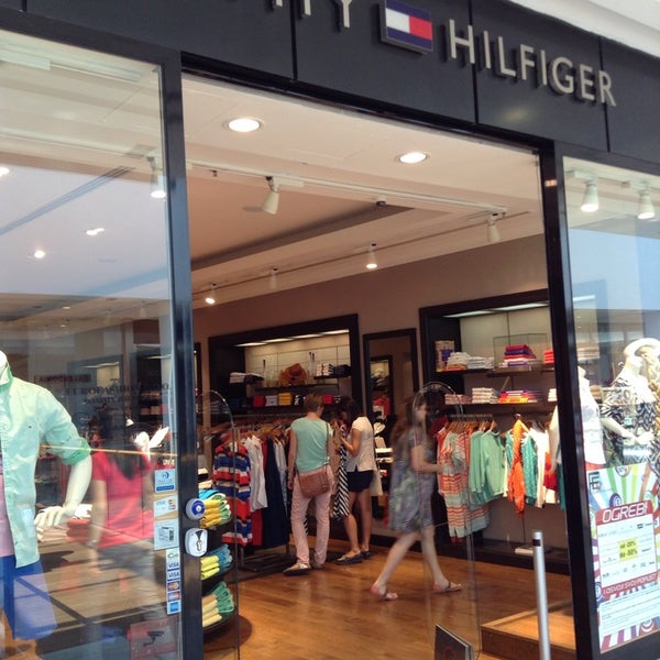 Photos Tommy Hilfiger Clothing Store