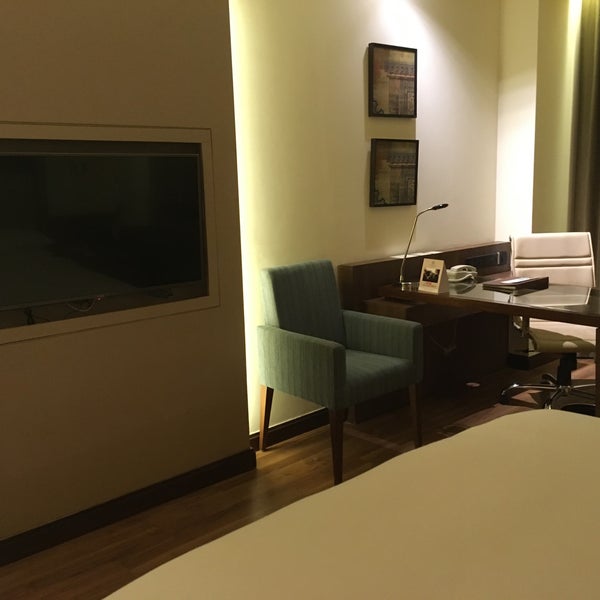 Foto scattata a DoubleTree by Hilton Hotel Agra da Teresa M. il 5/30/2017