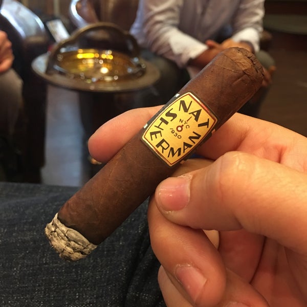 Photo taken at Nat Sherman Townhouse by tocaco on 4/11/2016
