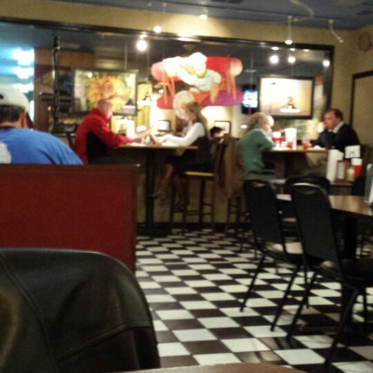 2/1/2014 tarihinde Tony C.ziyaretçi tarafından Georgio&#39;s Pizza'de çekilen fotoğraf