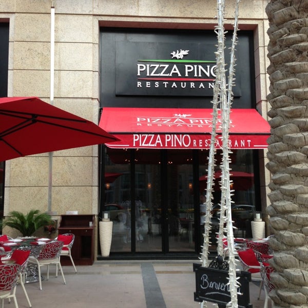 Photo prise au Pizza Pino Restaurant par K A. le6/6/2013