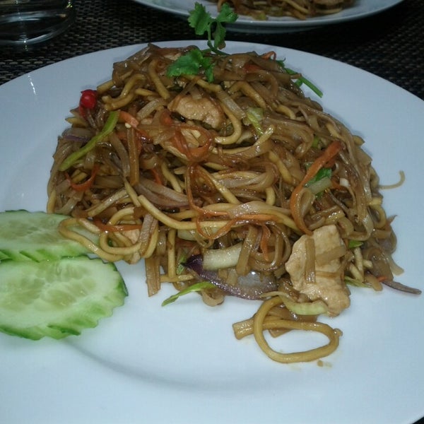 Das Foto wurde bei Buddha Thai Restaurant von Macy P. am 3/28/2014 aufgenommen