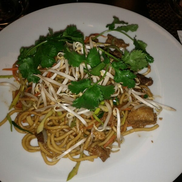Das Foto wurde bei Buddha Thai Restaurant von Macy P. am 2/20/2014 aufgenommen