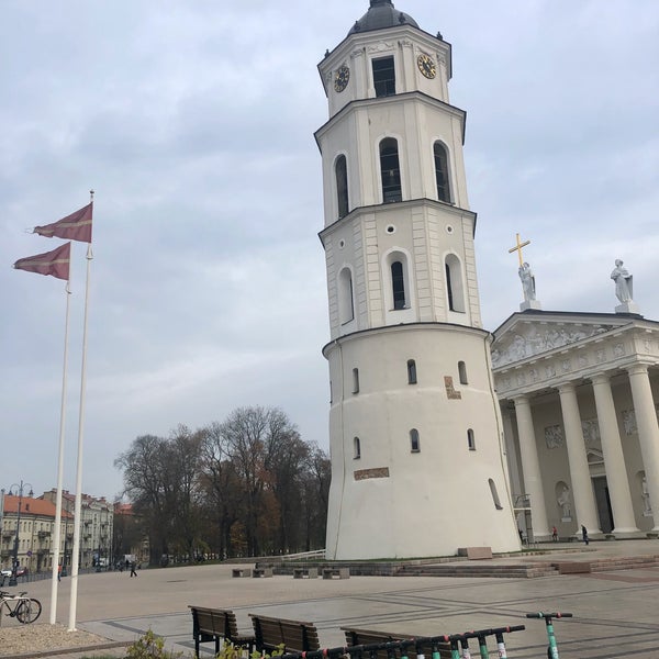 Foto scattata a Vilniaus arkikatedra ir Šv. Kazimiero koplyčia | Cathedral of St Stanislaus and St Vladislav and Chapel of St Casimir da Ded Ž. il 11/4/2019
