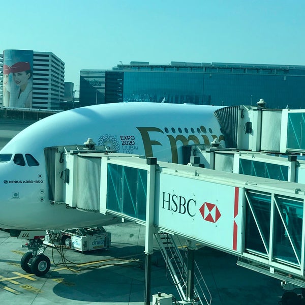 Emirates airlines ek 132. 131 дубай. Airbus a380 в домодедово. Emirates airlines ek 132. Ek132 москва дубай.