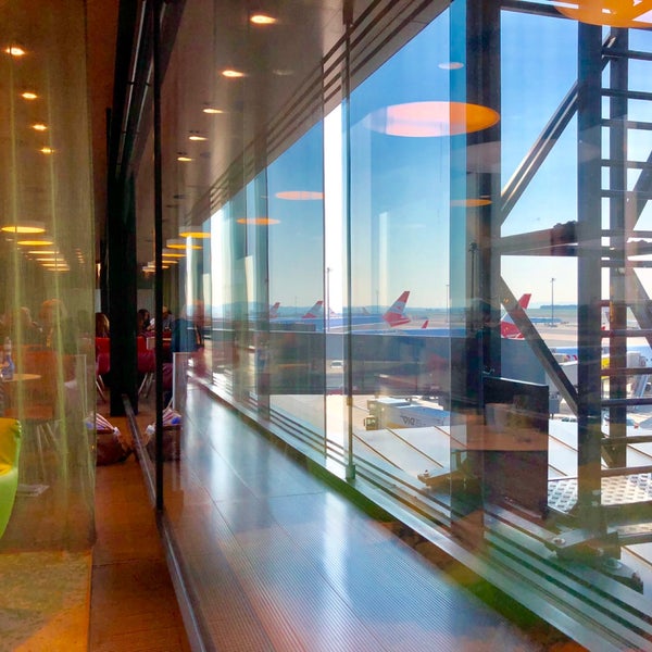 Photo taken at Austrian Airlines Business Lounge | Non-Schengen Area by Ded Ž. on 8/31/2019