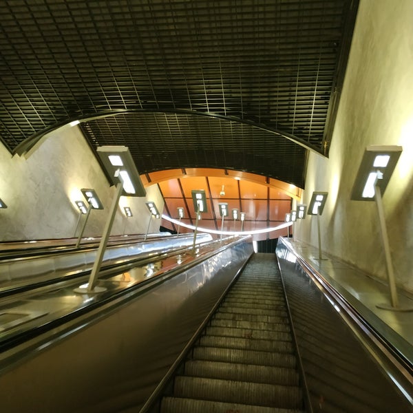 Метро борисово