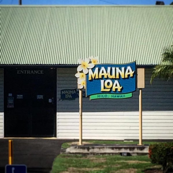 Foto diambil di Mauna Loa Macadamia Nut Visitor Center oleh R F. pada 1/4/2016