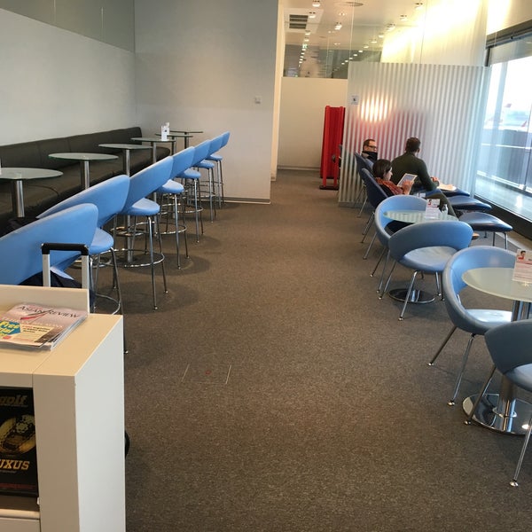 Photo taken at Austrian Airlines Business Lounge | Non-Schengen Area by Andrey Y. on 2/27/2016