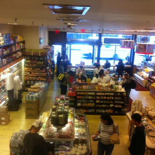 11/3/2012 tarihinde Isaac D.ziyaretçi tarafından Sunac Fancy Food'de çekilen fotoğraf