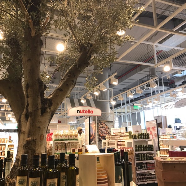 Photo taken at Eataly by Aram A. on 1/12/2017