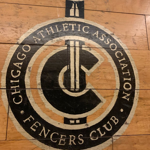 Foto diambil di Chicago Athletic Association oleh Becky F. pada 6/5/2022