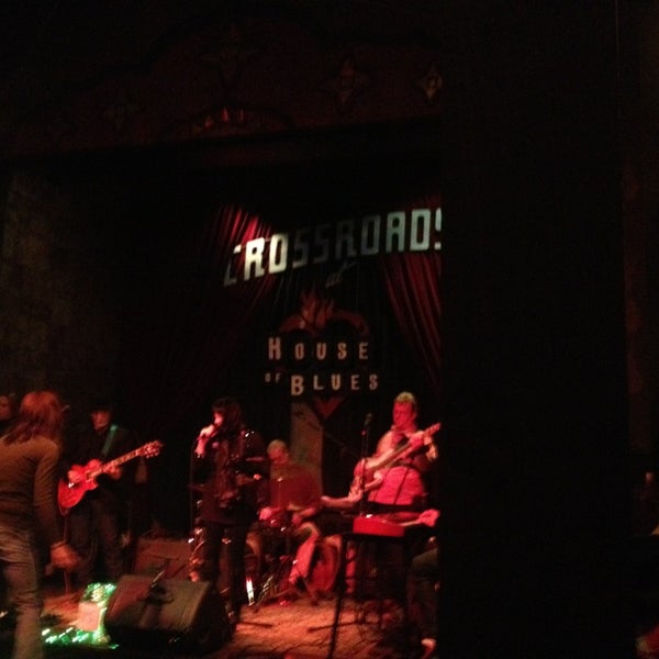 รูปภาพถ่ายที่ House of Blues Restaurant &amp; Bar โดย Becky F. เมื่อ 11/25/2013