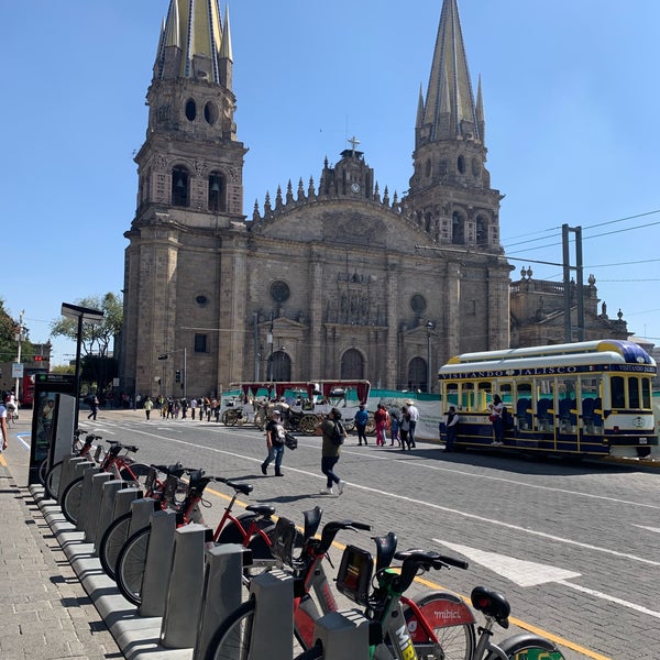 รูปภาพถ่ายที่ Guadalajara โดย Becky F. เมื่อ 1/14/2021