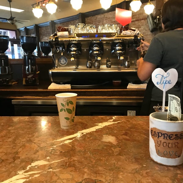10/10/2017 tarihinde Cindicupcaking N.ziyaretçi tarafından Los Gatos Coffee Roasting Company'de çekilen fotoğraf