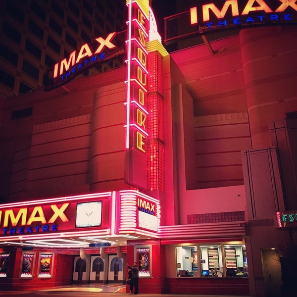 Foto scattata a Esquire IMAX Theatre da Wali T. il 12/28/2015