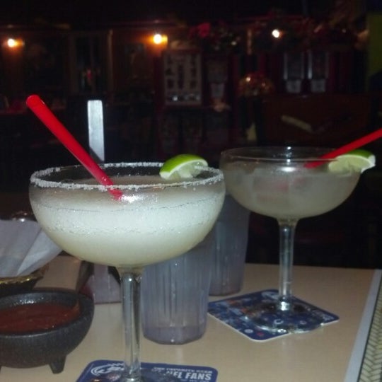 Снимок сделан в Marieta&#39;s Fine Mexican Food &amp; Cocktails пользователем Penny M. 9/16/2012