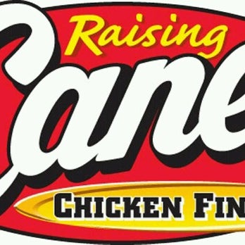 รูปภาพถ่ายที่ Raising Cane&#39;s Chicken Fingers โดย John S. เมื่อ 10/13/2012
