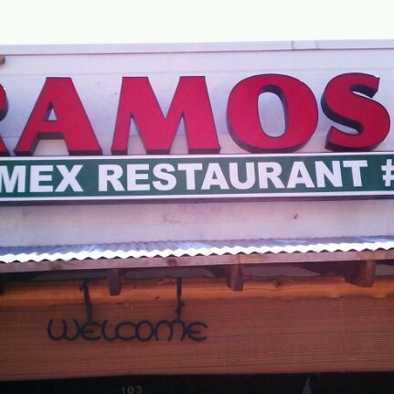9/22/2012 tarihinde John S.ziyaretçi tarafından Ramos Tex-Mex Restaurant #3'de çekilen fotoğraf