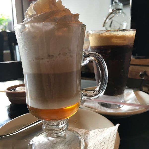 Das Foto wurde bei The Coffee Is On The Table von Helder C. am 2/25/2018 aufgenommen