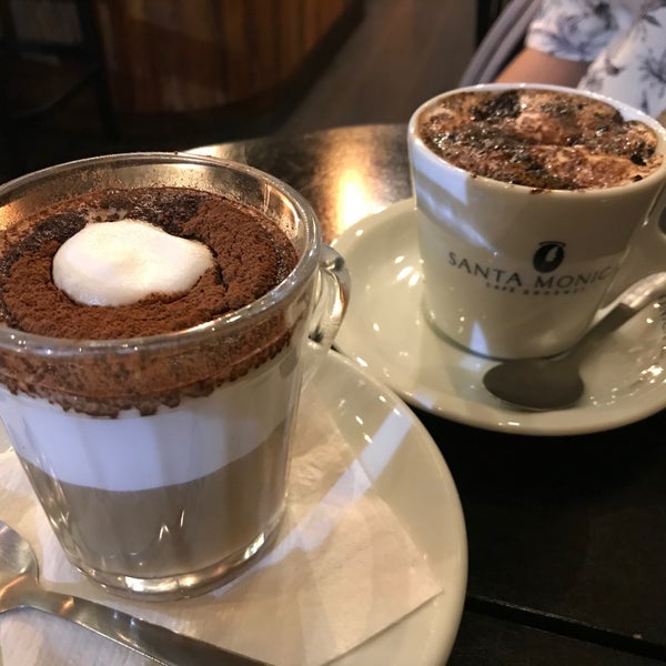 Photo prise au The Coffee Is On The Table par Helder C. le11/9/2019