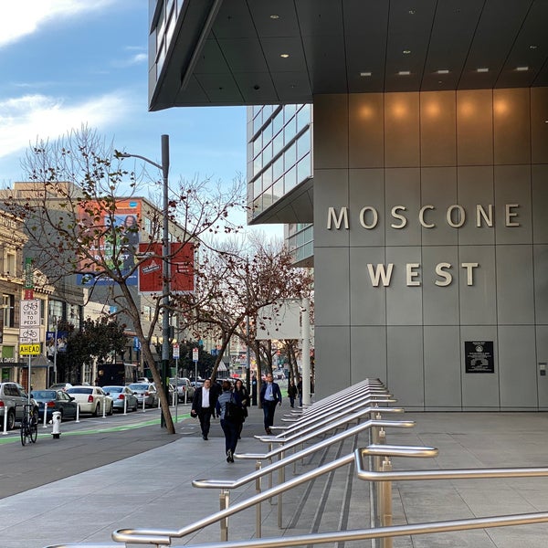 รูปภาพถ่ายที่ Moscone West โดย mega210 เมื่อ 1/24/2020