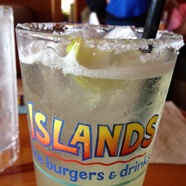 7/25/2013 tarihinde Tim S.ziyaretçi tarafından Islands Restaurant'de çekilen fotoğraf