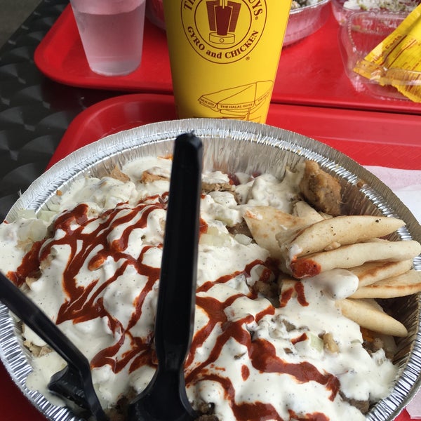 Photo taken at The Halal Guys by Tareqovic on 4/9/2016