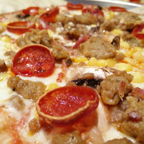 1/31/2015 tarihinde Dennisziyaretçi tarafından Pieology Pizzeria'de çekilen fotoğraf