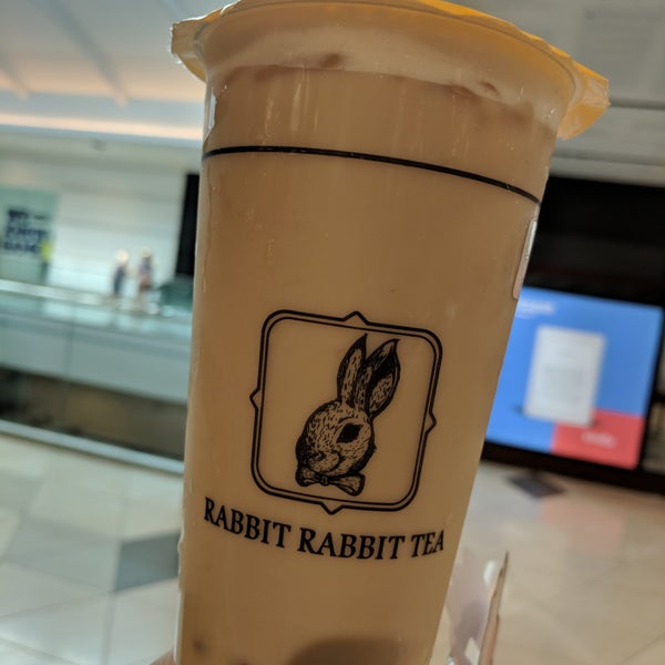 Das Foto wurde bei Rabbit Rabbit Tea von Dennis am 8/5/2018 aufgenommen