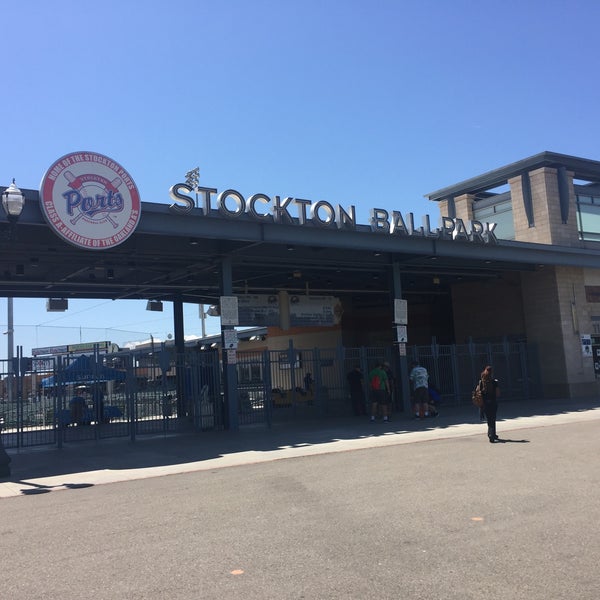 Foto tirada no(a) Stockton Ballpark por Jac em 5/1/2016