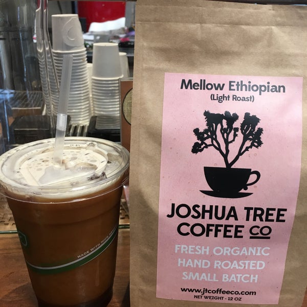 Photo taken at Joshua Tree Coffee Company by Yui on 10/7/2018