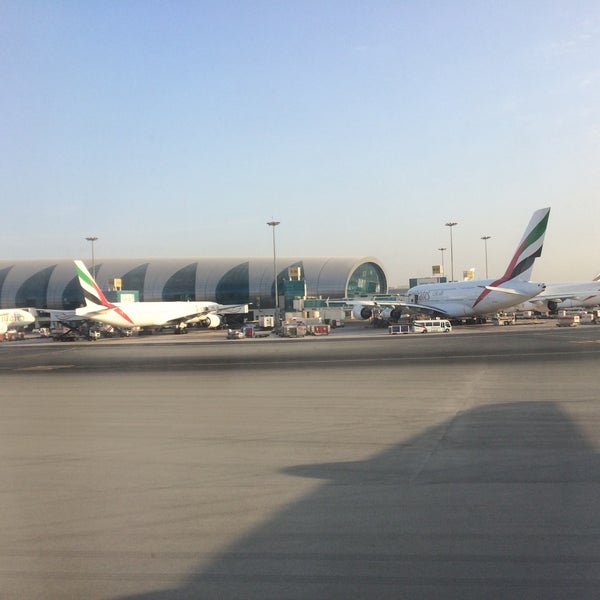 Foto tirada no(a) Aeroporto Internacional de Dubai (DXB) por Yui em 10/27/2015