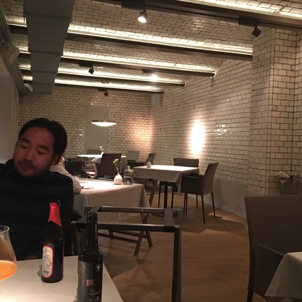 รูปภาพถ่ายที่ Restaurant einsunternull โดย Yui เมื่อ 6/17/2017