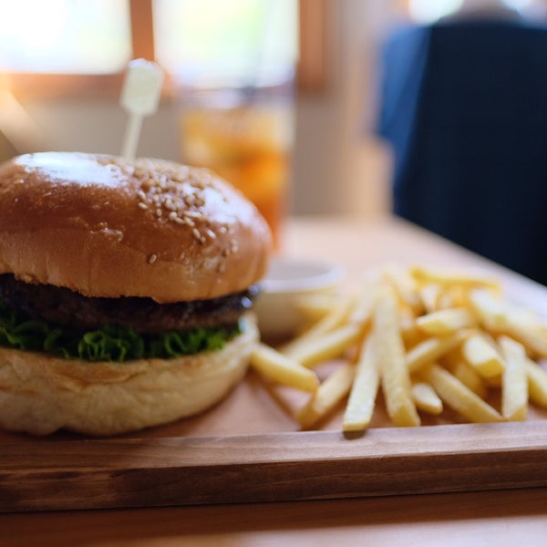 Американский burger king. Американский уличный фаст фуд. Бургер страна. Бургер хирос. Биф бургер.
