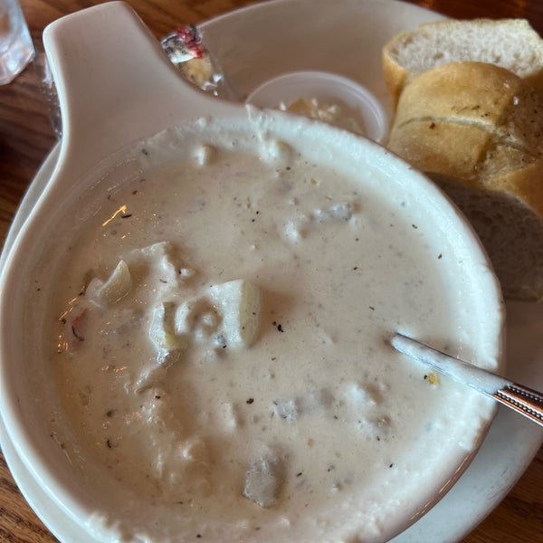 Get the Halibut and Salmon chowder.  Amazing.  Get away from the tourist trap places and walk the short 10 minutes to the Hangar On The Wharf. You won’t be disappointed.