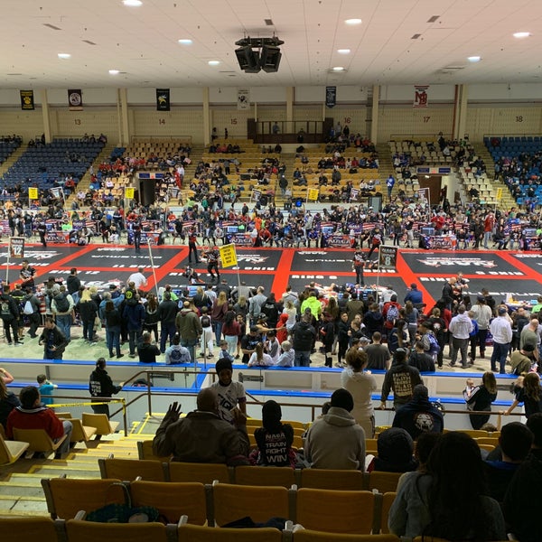 William G. Mennen Sports Arena 1181 ziyaretçidan 12 tavsiye'da