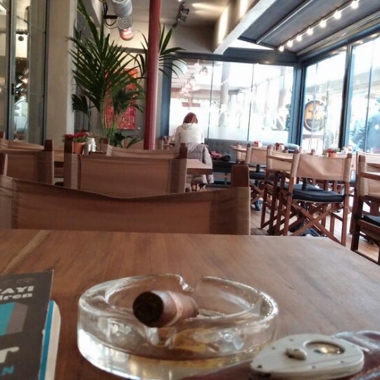 12/12/2013にM. Serdar K.がSir Winston Café Bar Restaurantで撮った写真