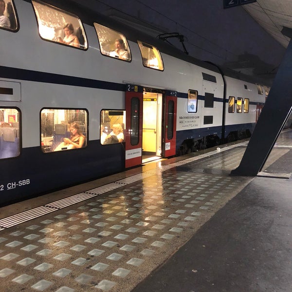 Снимок сделан в Bahnhof Zürich Stadelhofen пользователем Rusty 8/23/2018