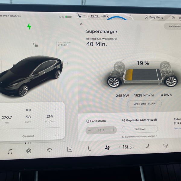 Tesla Supercharger Karlsruhe'de Elektrikli Araç Şarj İstasyonu