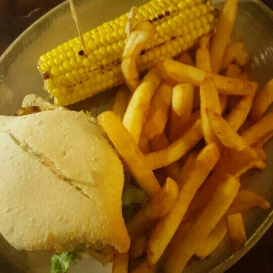 Will always be team #chickenbreastburger at any nando's branch in the world. In Edinburgh, sides of corn on the cob & fries with salt peri-peri ❤❤❤