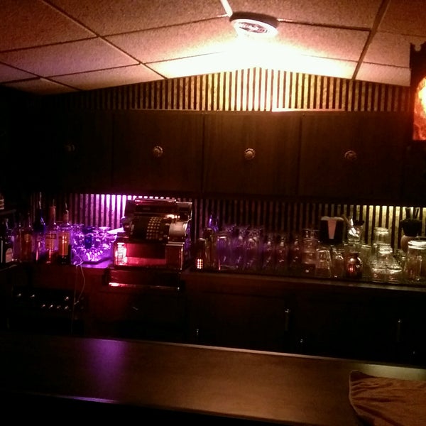 Das Foto wurde bei Bryant&#39;s Cocktail Lounge von Joey R. am 10/1/2016 aufgenommen