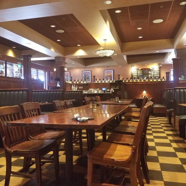 รูปภาพถ่ายที่ Sprecher&#39;s Restaurant &amp; Pub โดย Joey R. เมื่อ 4/20/2019